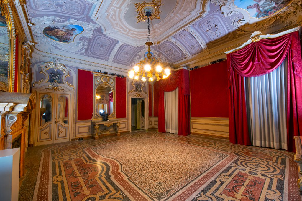 Villa Mimbelli, Sala Rossa