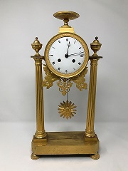 Orologio nell'arredamento, orologio da tavolo inizio XIX secolo