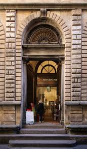 Palazzo Arnolfini Cenami: il portale di accesso