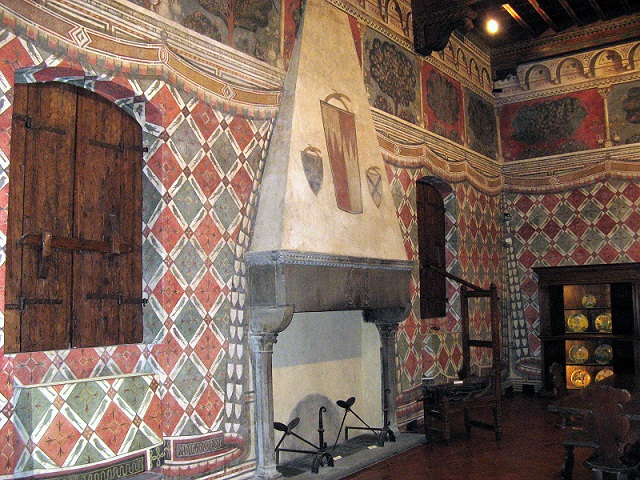 L'estate nei Palazzi fiorentini del Quattrocento: gli scuri alle finestre