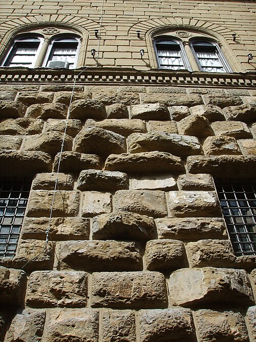 L'estate nei palazzi fiorentini del Quattrocento: dal bugnato rustico al bugnato liscio